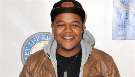kyle massey charged  allegedly sending porn   year  girl crime news