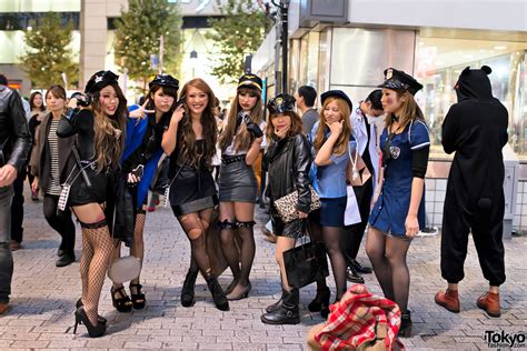 halloween in japan shibuya street party costume pictures