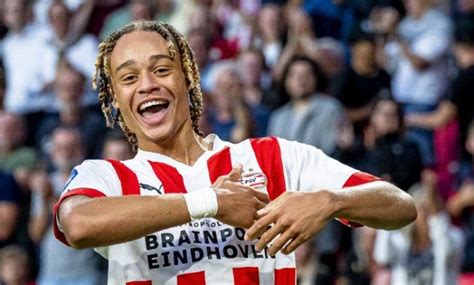 xavi simons jai une situation stable au psv canal supporters psg