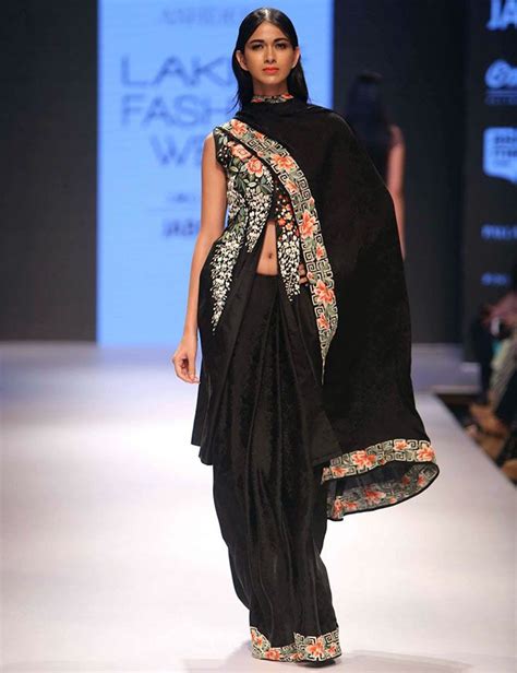 sweet interesting ways  drape  sari  perfection wedmegood