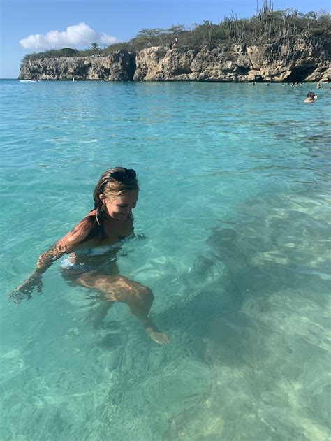 cas abou foto anouk op curacao