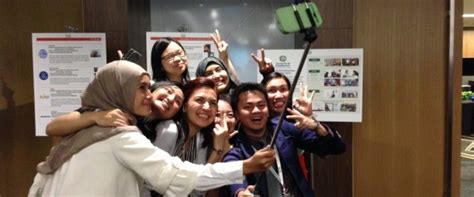 teen selfie snappers are going wild for the selfie stick