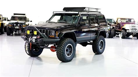 restored  jeep cherokee xj classic  davis autosports modifiedx