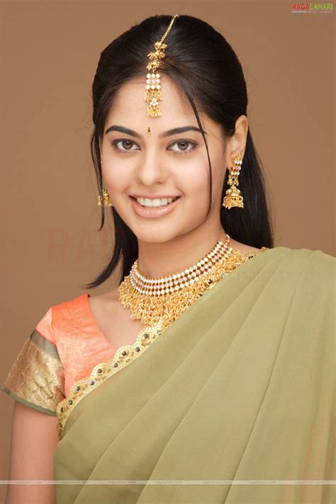 cute photos telugu actress bindu madhavi new photos