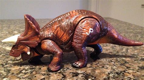 triceratops jurassic park dinosaurs  kenner dinosaur toy blog