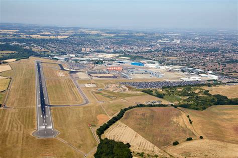 luton airport  hold airspace webinar  ga flyer