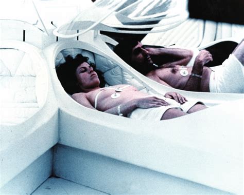 sigourney weaver desnuda en alien