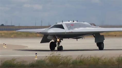 russian military pairs stealth drone  manned fighter jet