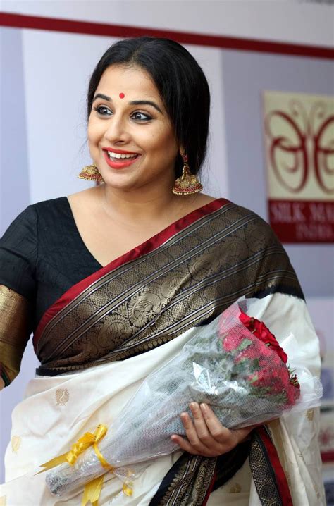 vidya balan in white saree at silk mark expo launch