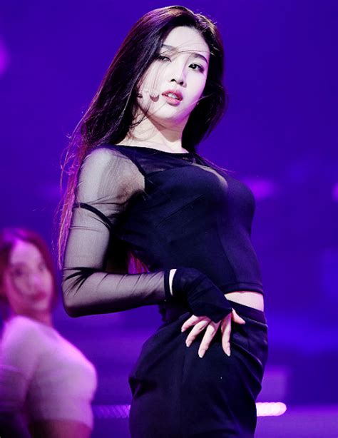 the most stunning and sexy pose of red velvet s joy