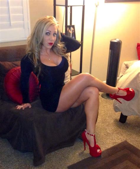 trophy milf wife in thight dress and red heels milf update