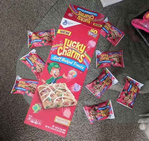Review Lucky Charms Marshmallow Blondies Soft Baked Treats