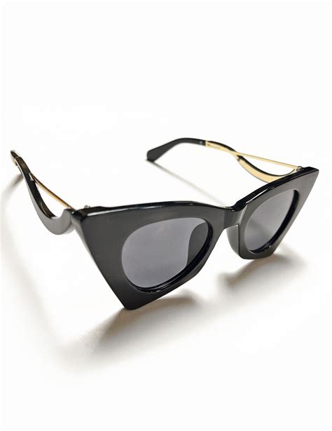 solid black unique geometric 1950s cat eye sunglasses pinup in a pack