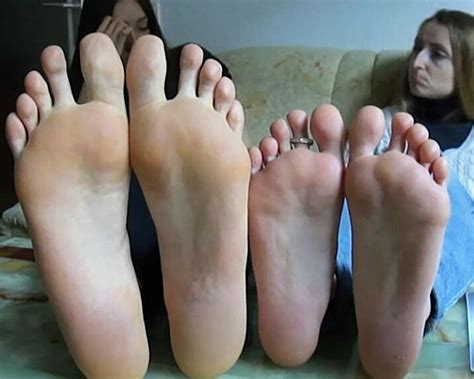 big feet girls auf instagram „which one would you rather big feet or small feet swipe “ with