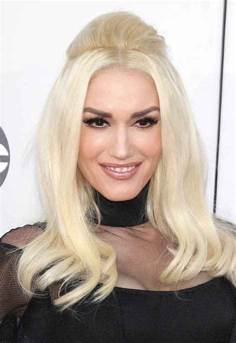 gwen stefani flashes knickers in see through skirt at american music awards daily star