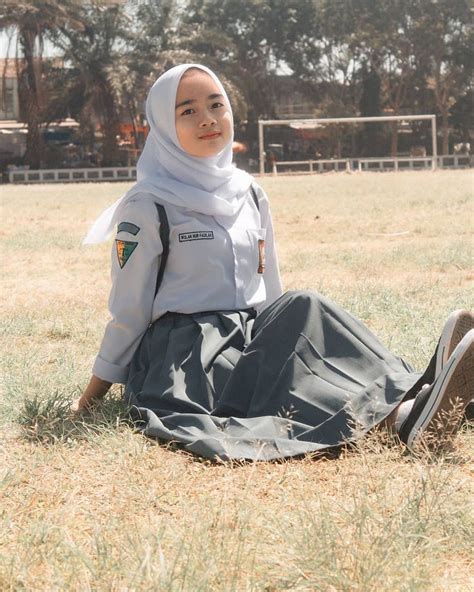 Pin Oleh Jilbab Rok Di Seragam Sekolah Wanita Mode Wanita Gadis