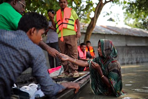 bangladesh flood victims reel as aid agencies struggle to respond
