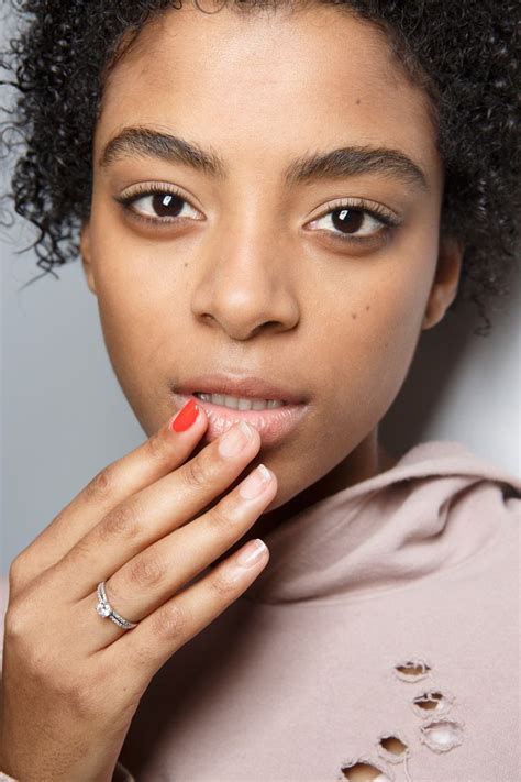 Fall 2017 Nail Trends Best Nail Ideas From Fall Nyfw Runway Elle