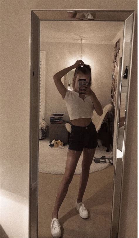 ★pin 𝙢𝙞𝙝𝙞𝙠𝙖𝙖𝙥☆ ☽ig 𝙮𝙤𝙤𝙣𝙜𝙛𝙞𝙘𝙨☾ Tumblr Outfits Mirror Selfie Poses