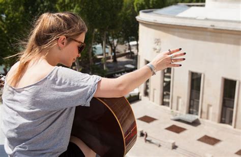 des photos du tournage de the smell of us le film parisien de larry