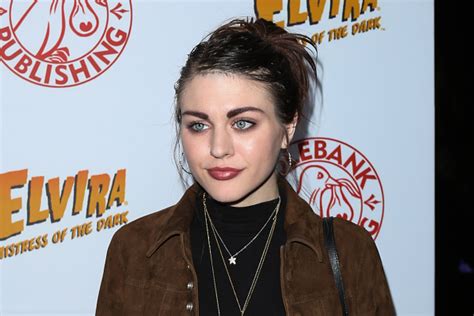 Frances Bean Cobain Celebrates Two Years Of Sobriety On Instagram