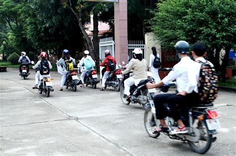 Tình Trạng Học Sinh Vi Phạm Luật Giao Thông Trách Nhiệm Lớn Từ Gia đình