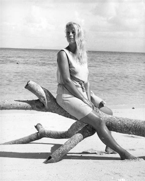 proof that helen mirren has been a babe since the dawn of