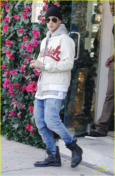 justin bieber was caught lookin fly while shopping photo 674299