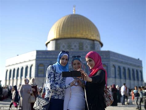 muslim cleric declares selfies a sin under islamic law