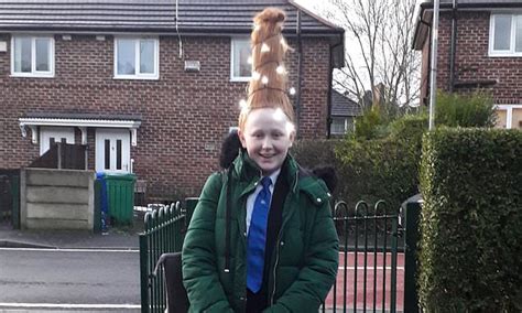Teenager Fashioned Her Hair Into A Christmas Tree