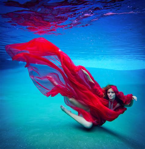 flowy dress underwater underwater model underwater photoshoot