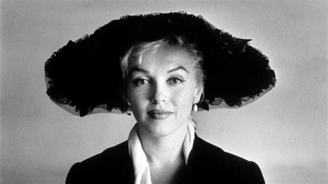 august 5 1962 marilyn monroe america s most famous sex symbol is found dead at 36 bt