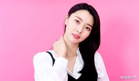 hello venus s nara talks about making a fresh start with acting in “suspicious partner” soompi