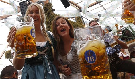 Oktoberfest Munich 2015 Photos Beer Women And Beards