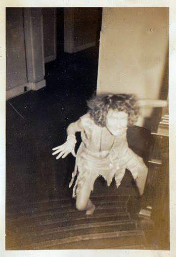 These 50 Creepy Vintage Photographs From the Early 20th
