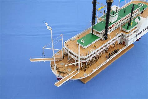 close up photos of model mississippi steamboat robert e lee