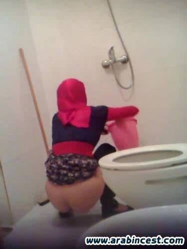 صور سكس شرموطة تجسس على محجبة في الحمام محارم عربي