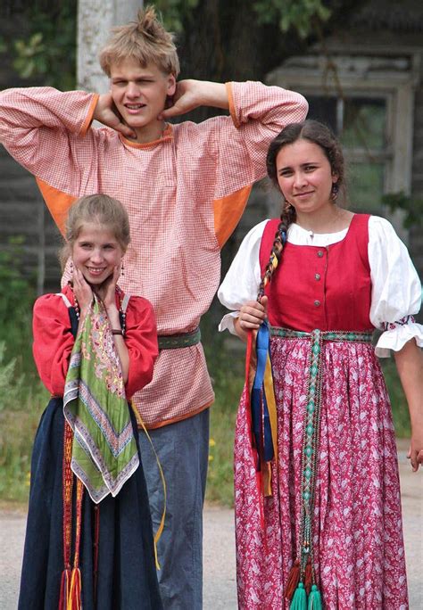 Traditional Russian Folk Costume русские традиционные народные костюмы