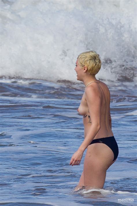 Miley Cyrus Nuda ~30 Anni In Paparazzi