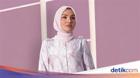 tunik hingga kurtal ini 12 istilah busana muslim yang populer di indonesia