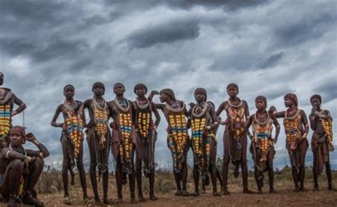 非洲最“透明”的原始部落，女性不需要穿衣服，防晒方式很神奇！ 辛巴