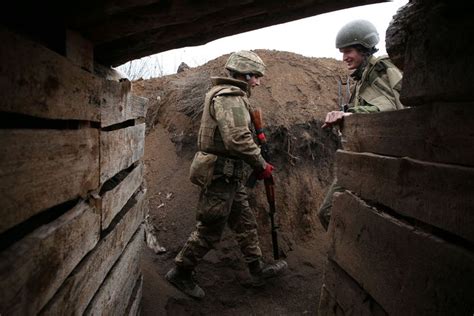 oekraiens leger verliest militair bij aanval pro russische separatisten buitenland hlnbe