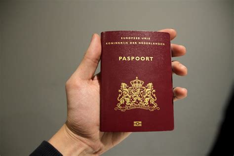 nederlands paspoort yara jaidy heeft eindelijk een   haar paspoort mijn lichaam  een mix