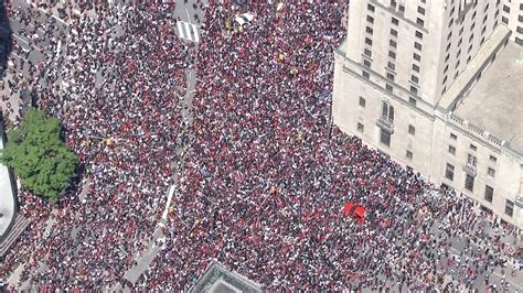 aerial view downtown toronto jammed  crowds  raptors victory parade youtube
