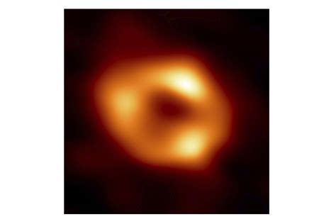 astronomers capture 1st image of milky way s huge black hole shaw local