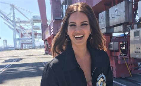 lana del rey talks emotional support from longtime managers at tap