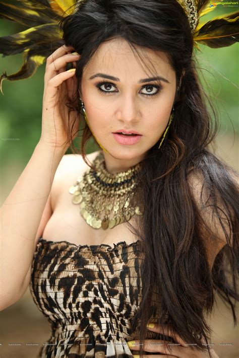 Nisha Kothari High Definition Image 23 Telugu Actress Stills Images