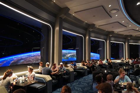 review dinner lifts   space  restaurant  epcot    worth    world