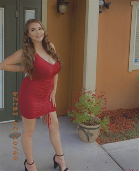 Thick And Busty In Tight Dress Fuckyeahcurvygirls