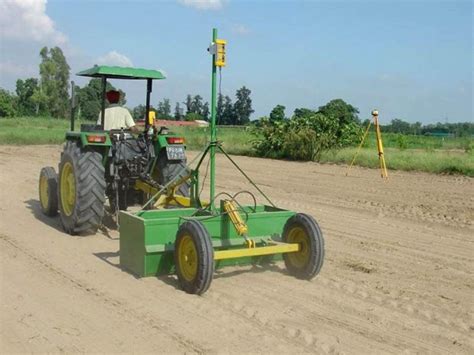 india heavy duty tractor attachment laser land leveller  levelling soil